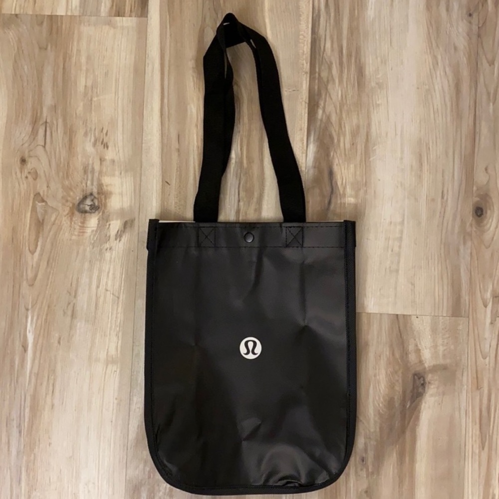 ❤️ Lululemon Small New Black and White Lululemon Bag NWOT